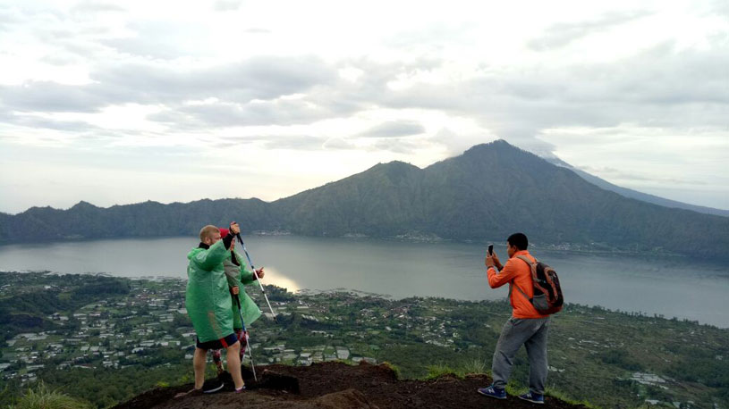 10 Benefits of climbing Mount Batur for Health and Entertainment