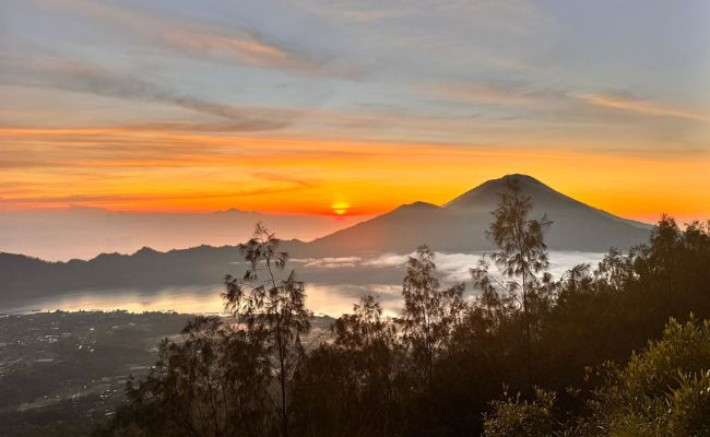 Sunrise Trek Up To Mount Batur Kintamani